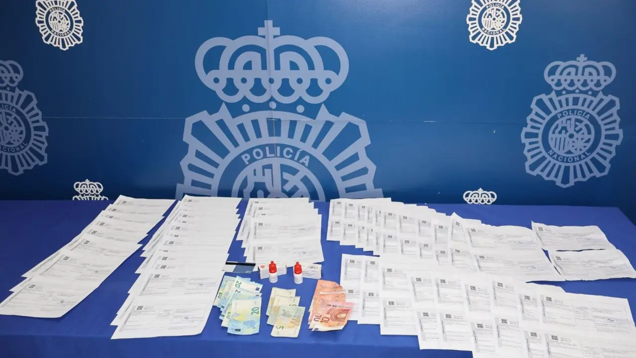 Las recetas falsificadas y el dinero del hombre detenido