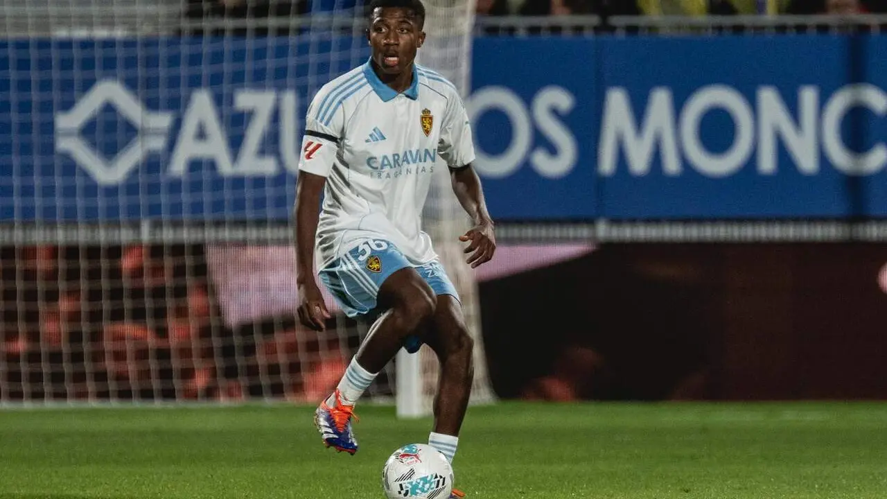 &Aacute;lex Gomes durante un partido con el Real Zaragoza / Marcos Cebri&aacute;n