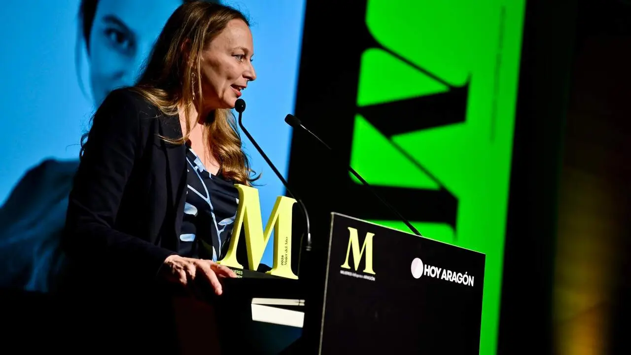 Mar&iacute;a L&oacute;pez recogiendo el galard&oacute;n. /Marcos Cebri&aacute;n