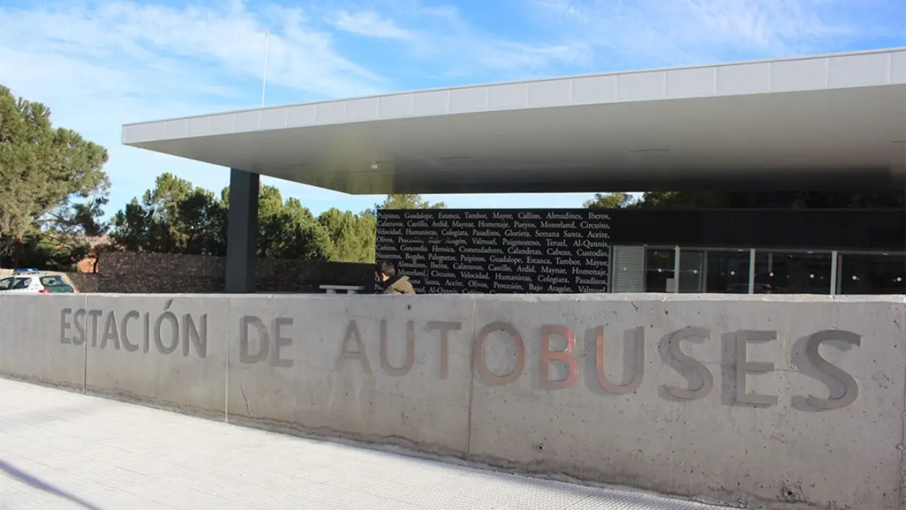 Estaci&oacute;n de autobuses de Alca&ntilde;&iacute;z
