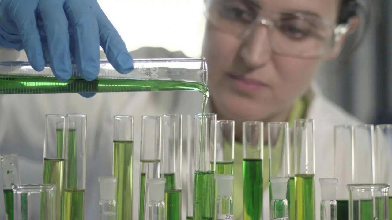 Laboratorios de biotecnolog&iacute;a de Fertinagro Biotech en Utrillas (Teruel). / FERTINAGRO
