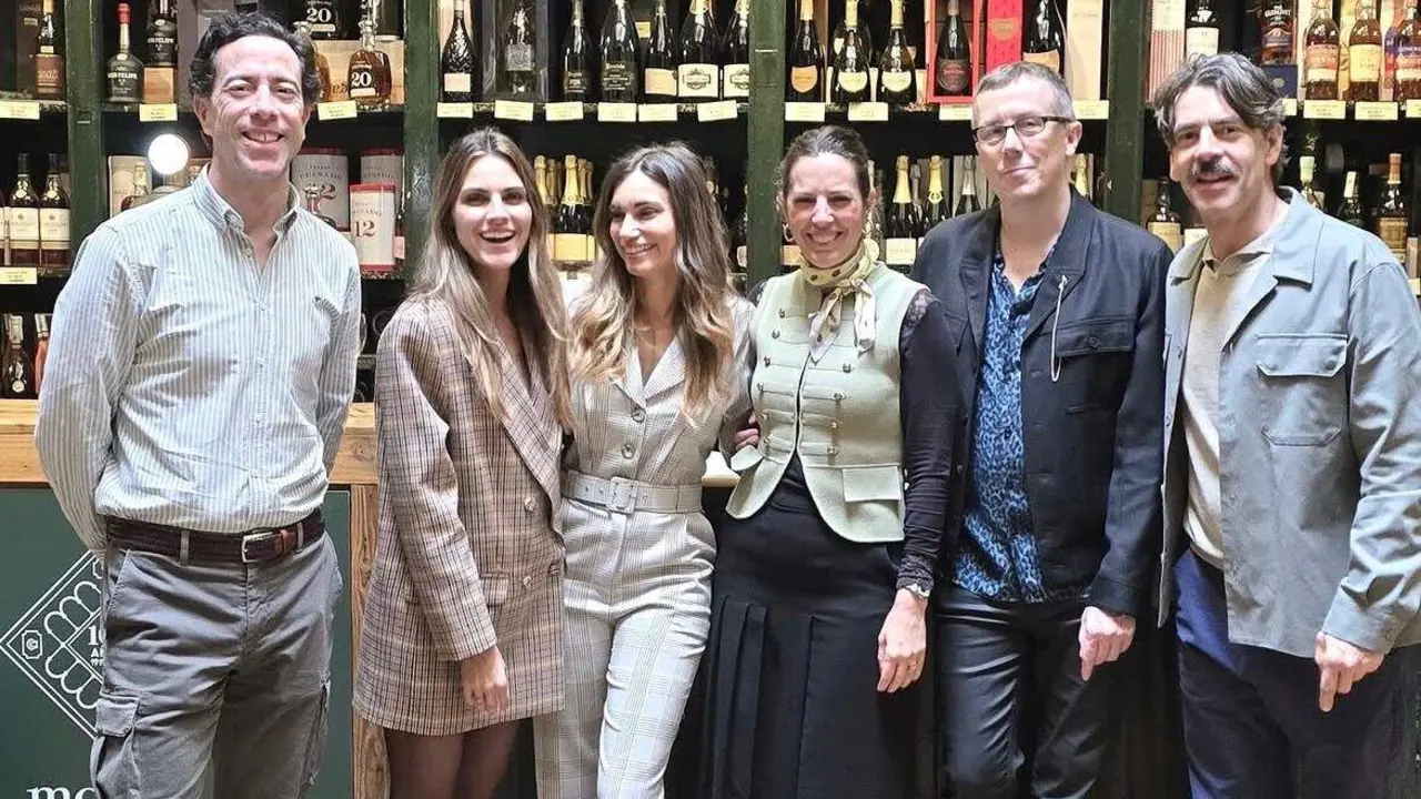 El equipo de la pel&iacute;cula 'La Ahorcada' en el restaurante Montal de Zaragoza / RRSS
