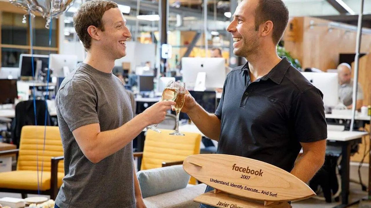 Javier Oliv&aacute;n junto a Mark Zuckerberg