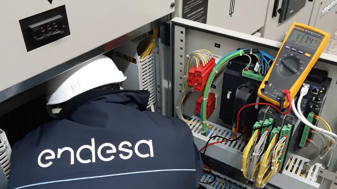 Endesa refuerza la red el&eacute;ctrica en el barrio de Casablanca