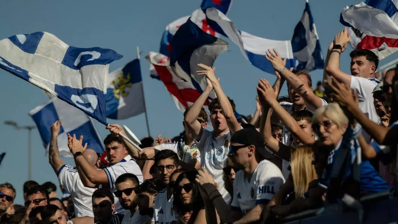 Afici&oacute;n del Real Zaragoza en el Ibercaja Estadio / Marcos Cebri&aacute;n