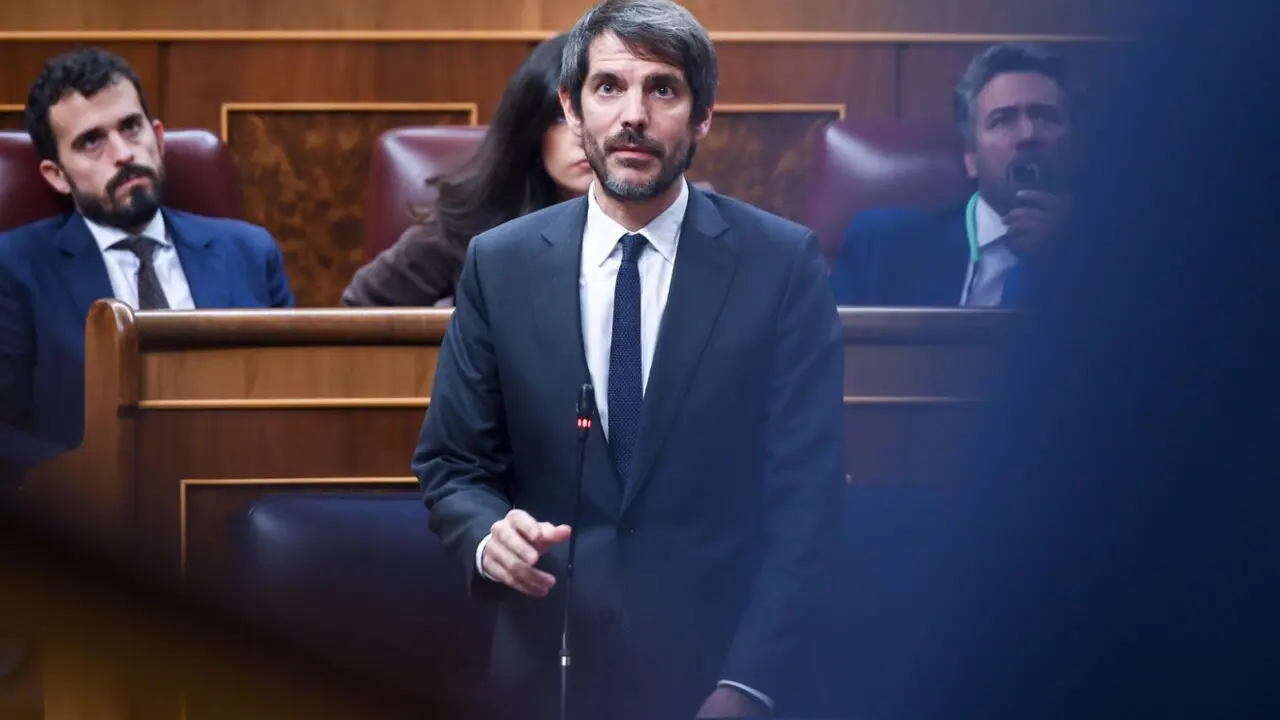 El ministro de Cultura, Ernest Urtasun, durante una sesi&oacute;n de control al Gobierno, en el Congreso de los Diputados, en Madrid (Espa&ntilde;a)