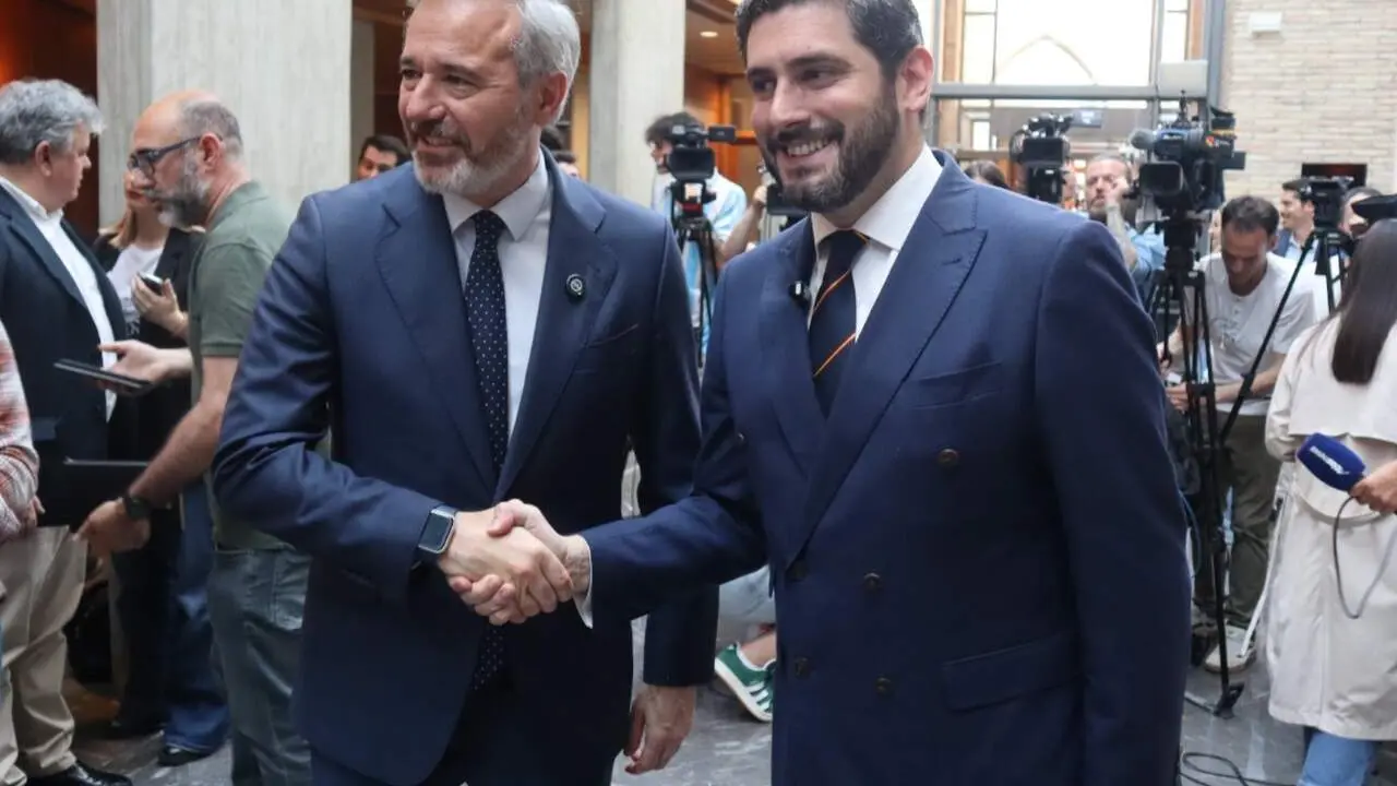 El presidente del Gobierno de Arag&oacute;n, Jorge Azc&oacute;n, y el portavoz de Vox en Arag&oacute;n, Alejandro Nolasco / HOY ARAG&Oacute;N