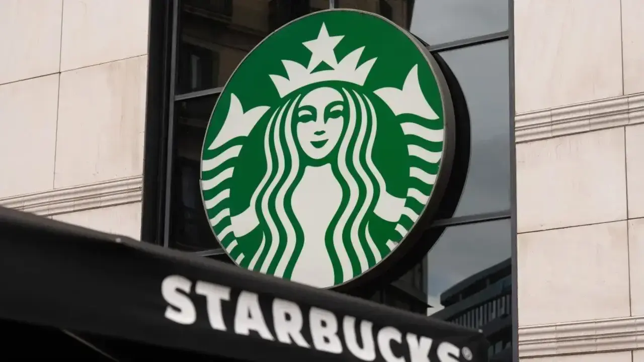 Imagen de archivo del logo de Sturbucks en una de sus cafeter&iacute;as.