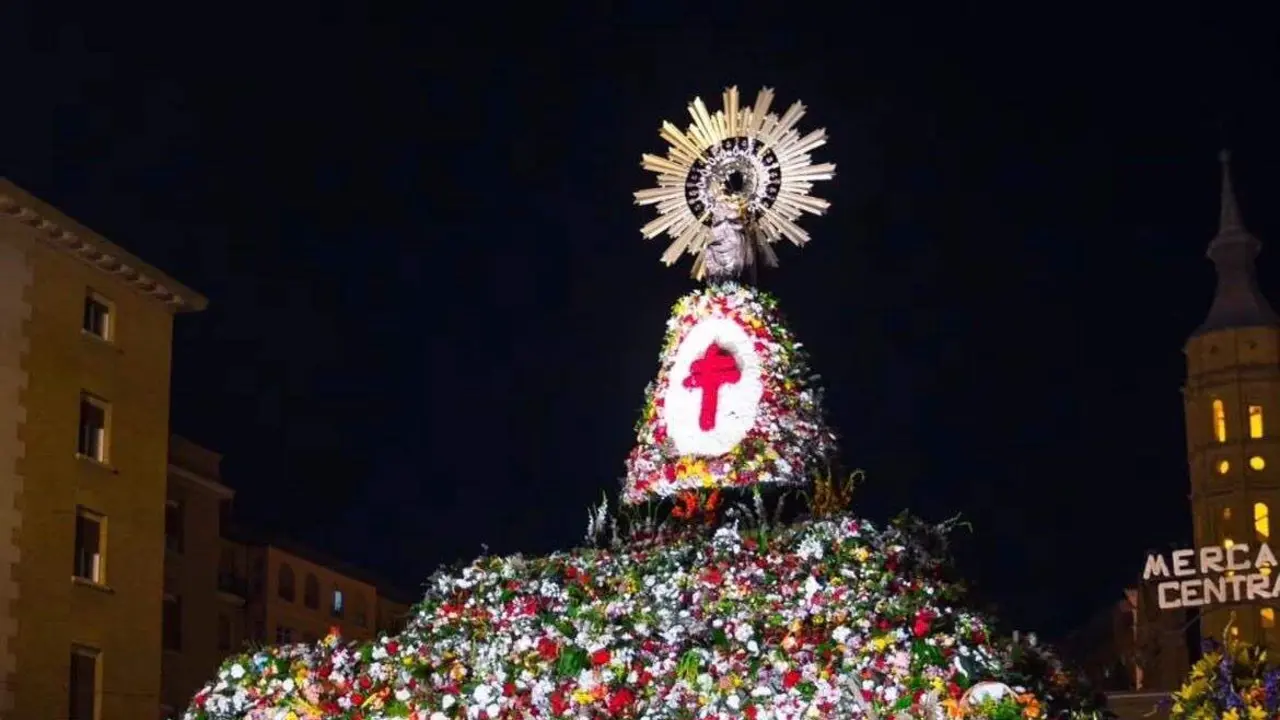 La Virgen del Pilar en la Ofrenda de Flores / Espa&ntilde;a Fascinante