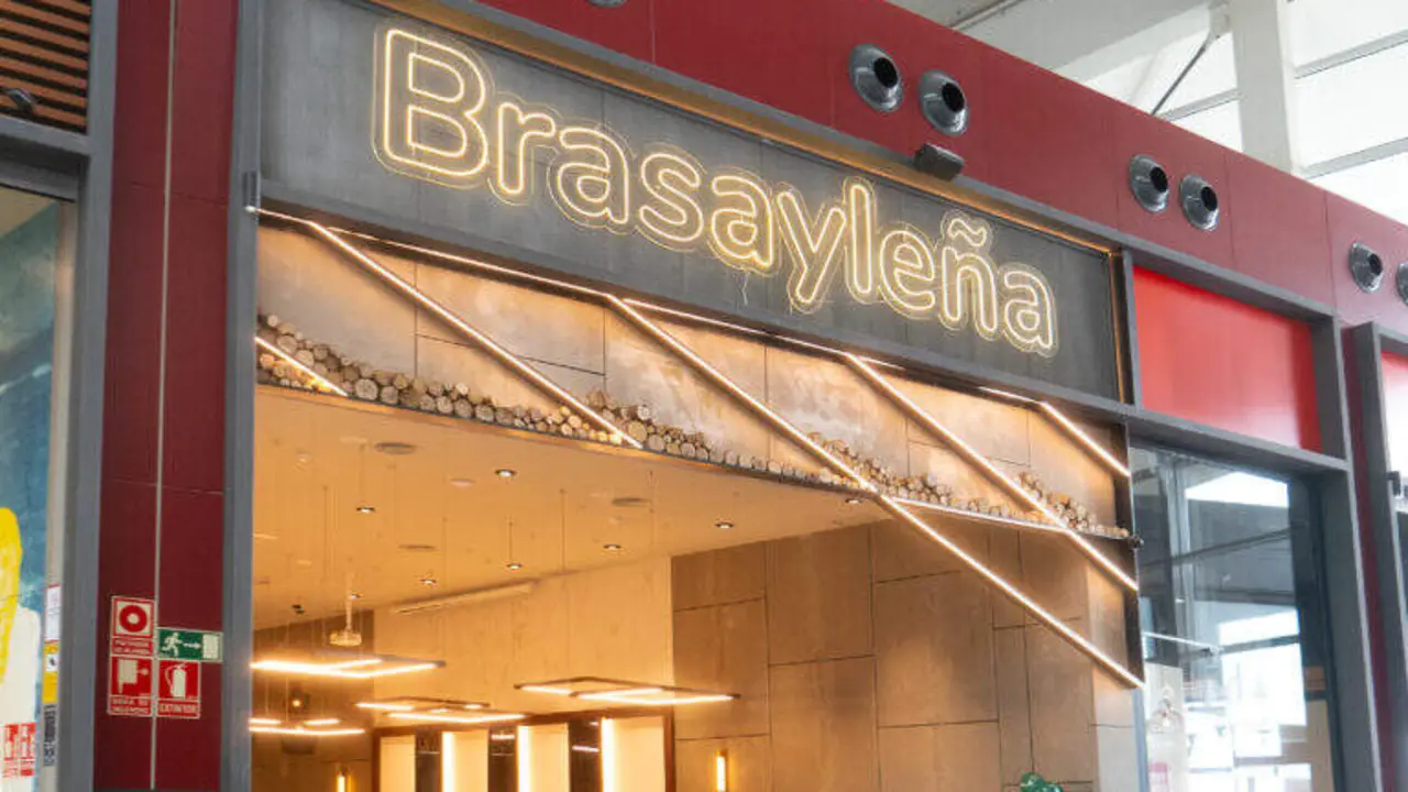 Entrada de un restaurante de la cadena Brasayle&ntilde;a / Brasayle&ntilde;a