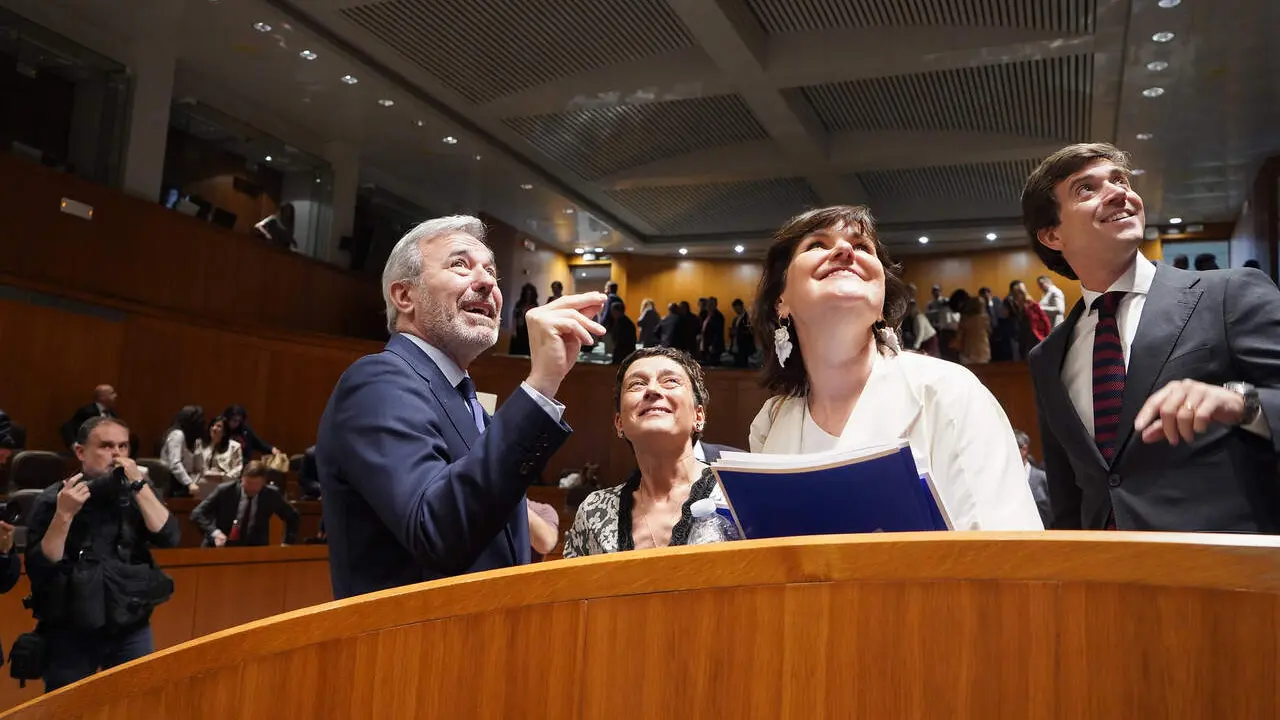 El presidente en funciones del Gobierno de Arag&oacute;n, Jorge Azc&oacute;n, durante la sesi&oacute;n de investidura / Cortes de Arag&oacute;n
