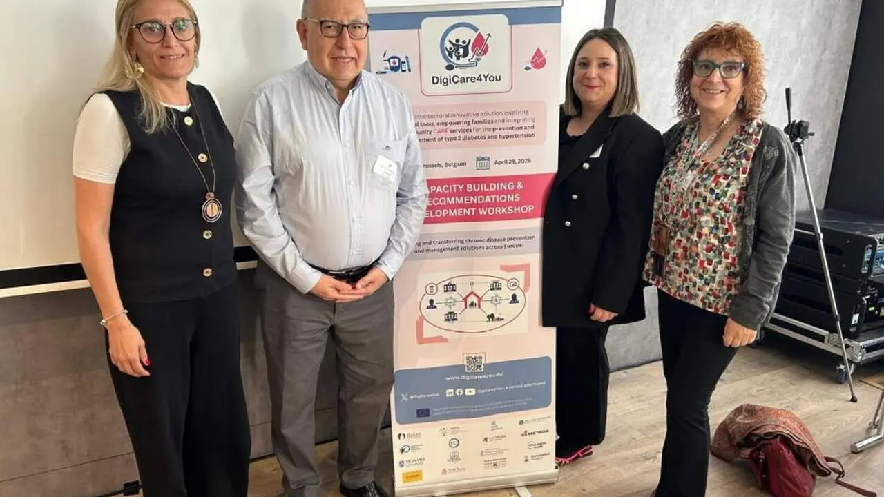 La doctora Marcela Amestoy, a la izquierda, con otros miembros del equipo de investigaci&oacute;n de A. Primaria, que han presentado su trabajo en Europa. / GOBIERNO DE ARAG&Oacute;N