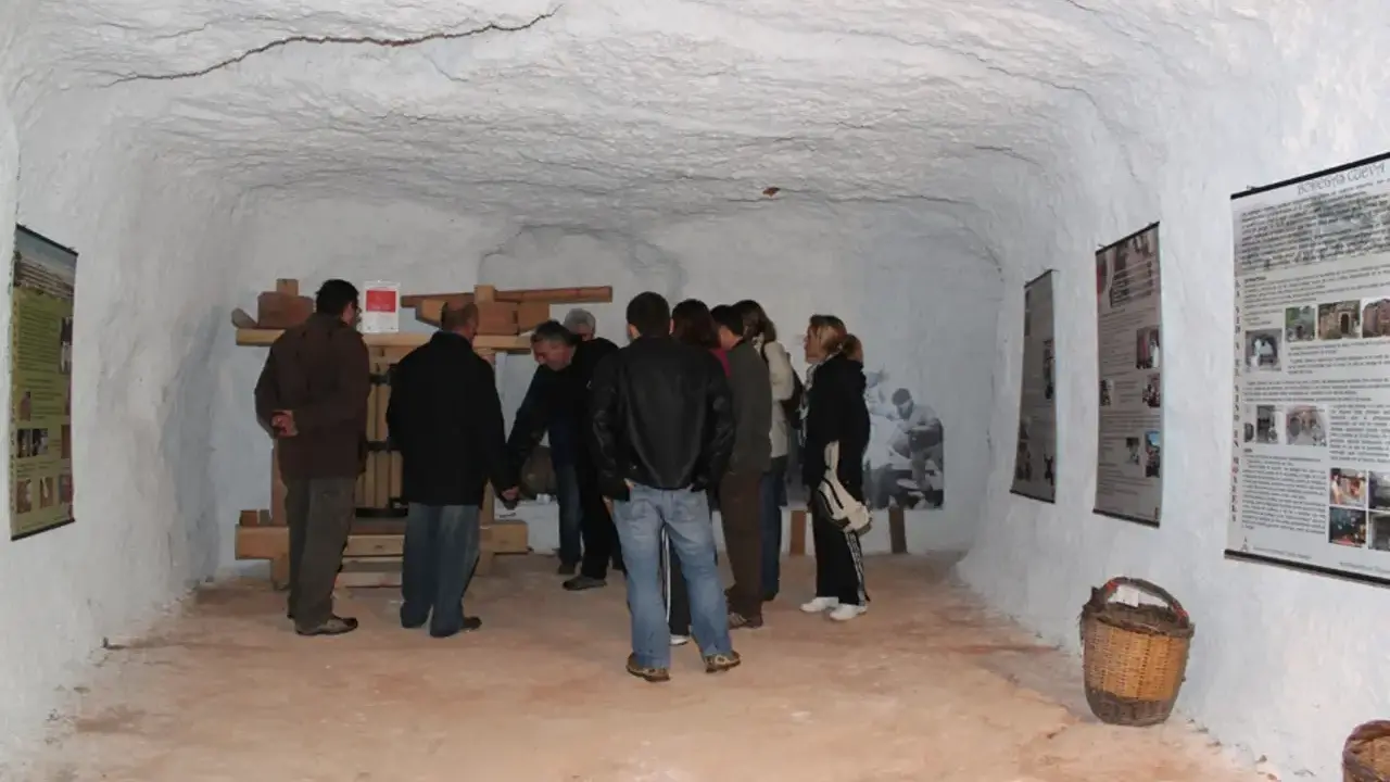 Interior de una casa-cueva de Moyuela / Turismo Campo de Belchite