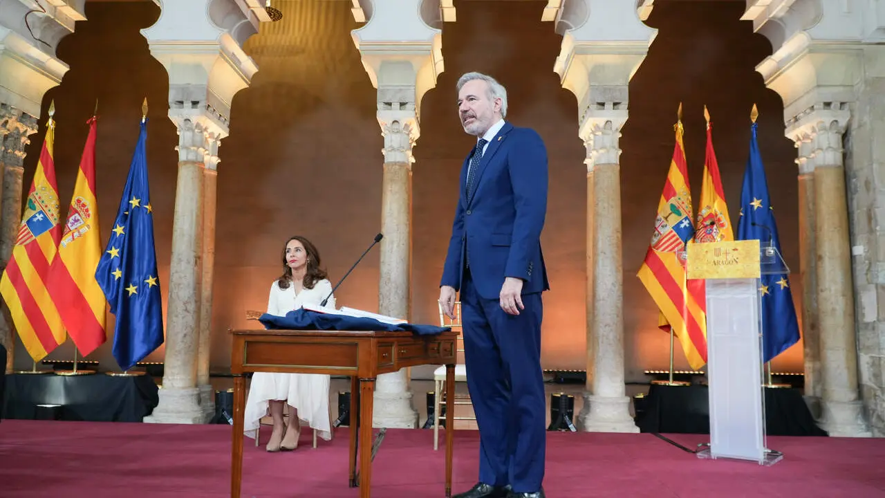 Jorge Azc&oacute;n jura su cargo en las Cortes de Arag&oacute;n