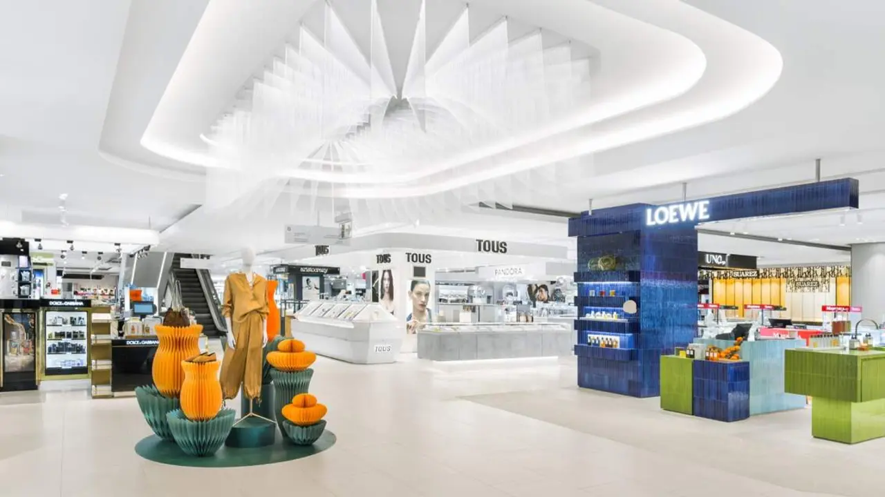El aspecto cambiado de El Corte Ingl&eacute;s de Sagasta cuando accedes por su puerta de Glorieta Sasera / El Corte Ingl&eacute;s