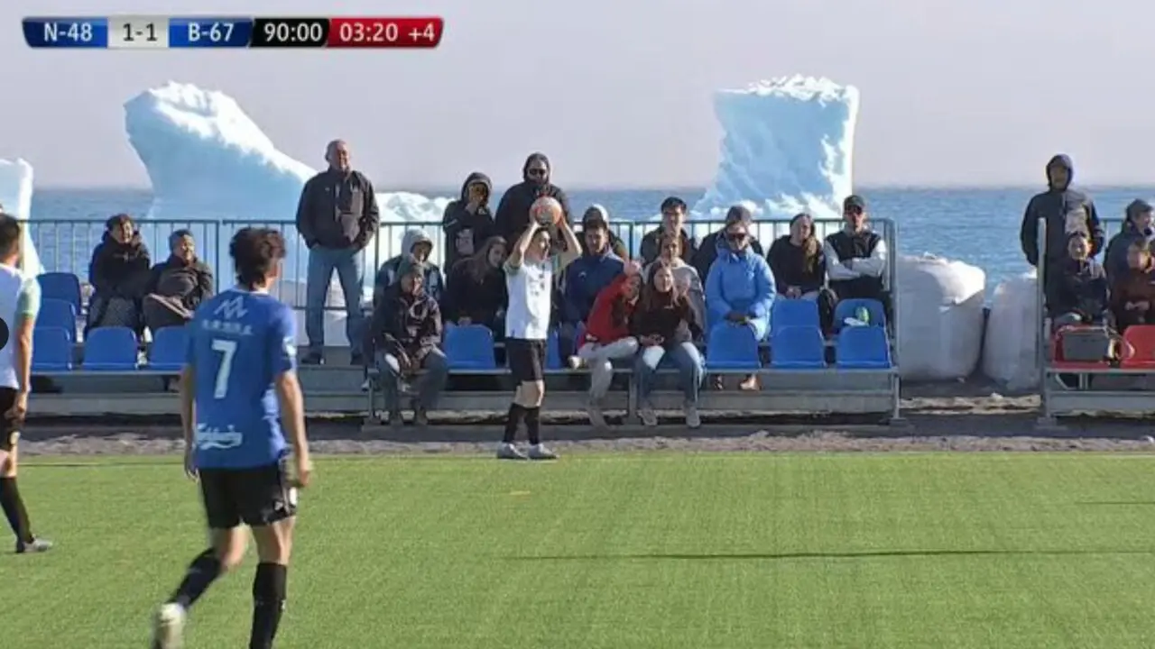 El pa&iacute;s donde el f&uacute;tbol centra la atenci&oacute;n s&oacute;lo durante 6 d&iacute;as... y entre grandes placas de hielo / HOY ARAG&Oacute;N