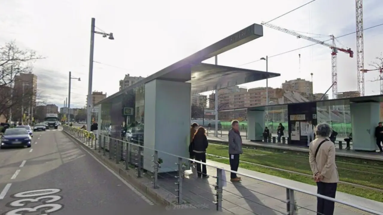 Parada del tranv&iacute;a en Romareda