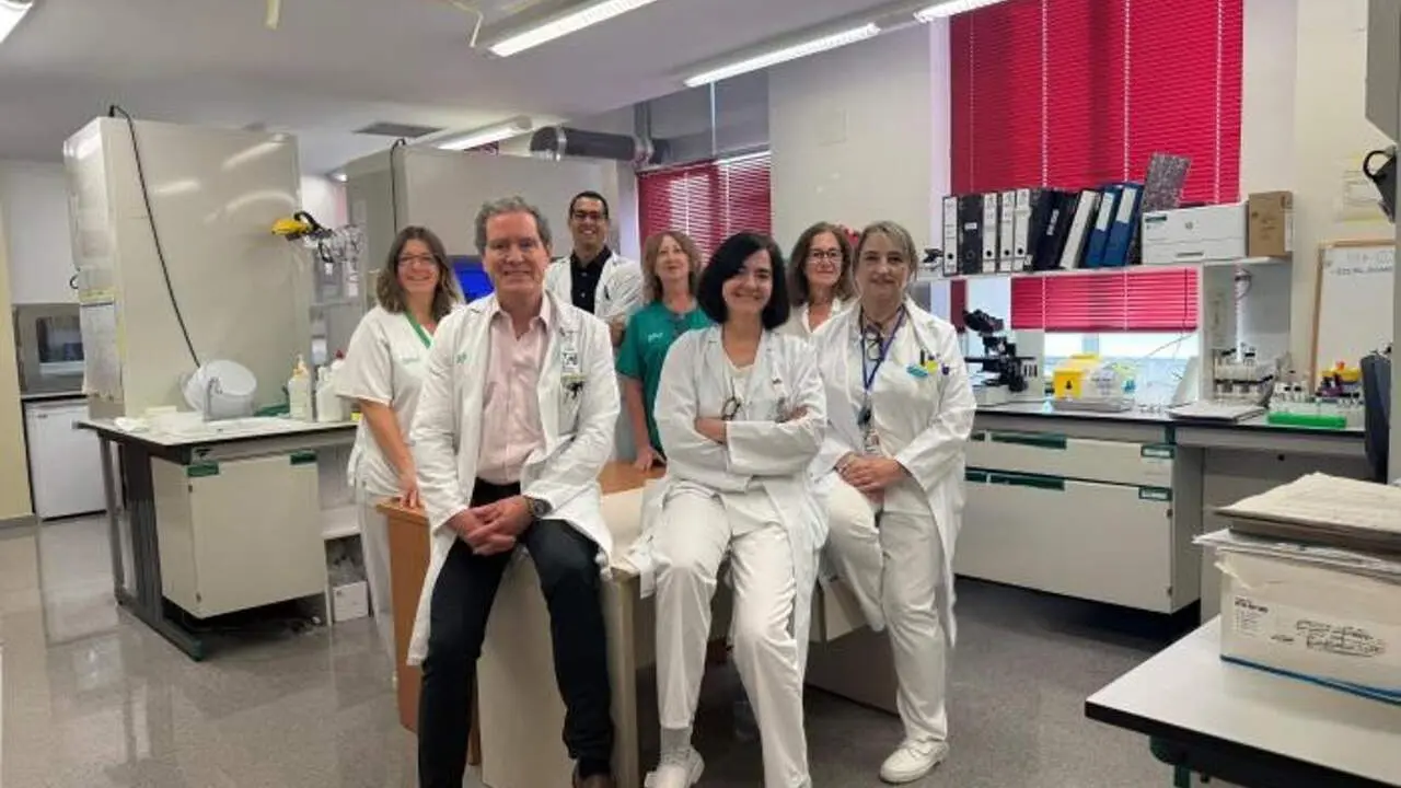 Equipo de profesionales de Microbiolog&iacute;a implicado en el hallazgo de la nueva bacteria. / GOBIERNO DE ARAG&Oacute;N
