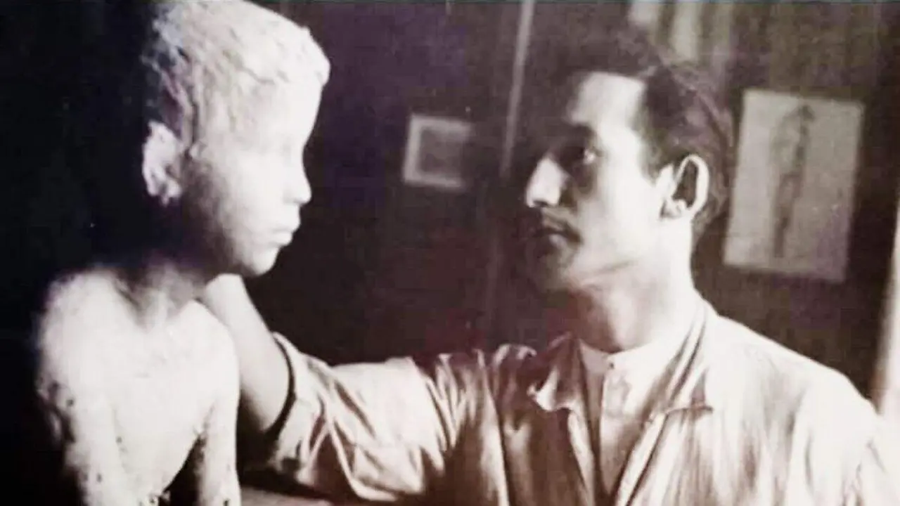 El artista Jos&eacute; Lamiel en su taller de Calanda. / AYTO. CALANDA