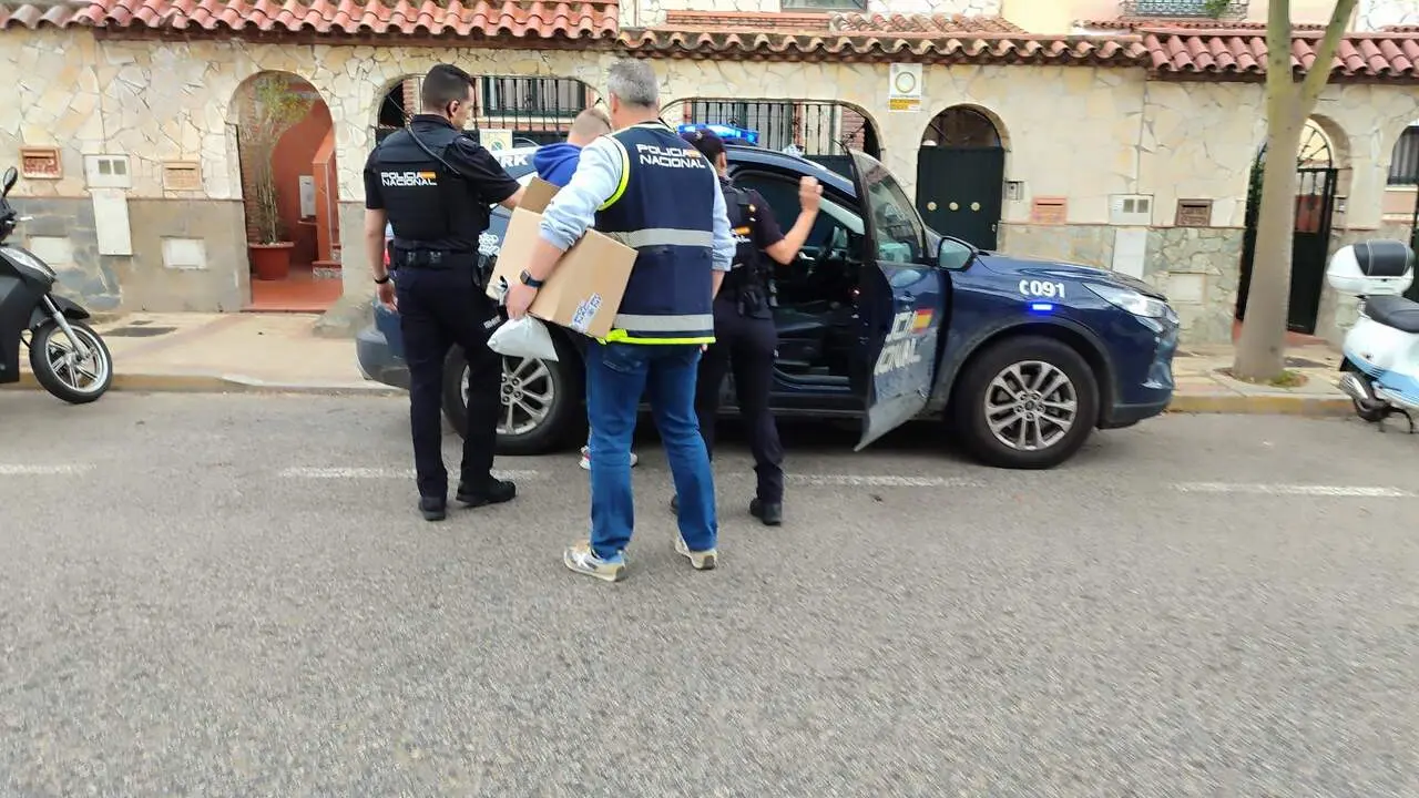 La Polic&iacute;a Nacional ha detenido a dos hombres por estafar m&aacute;s de 20.000 euros mediante falsos alquileres. /PN