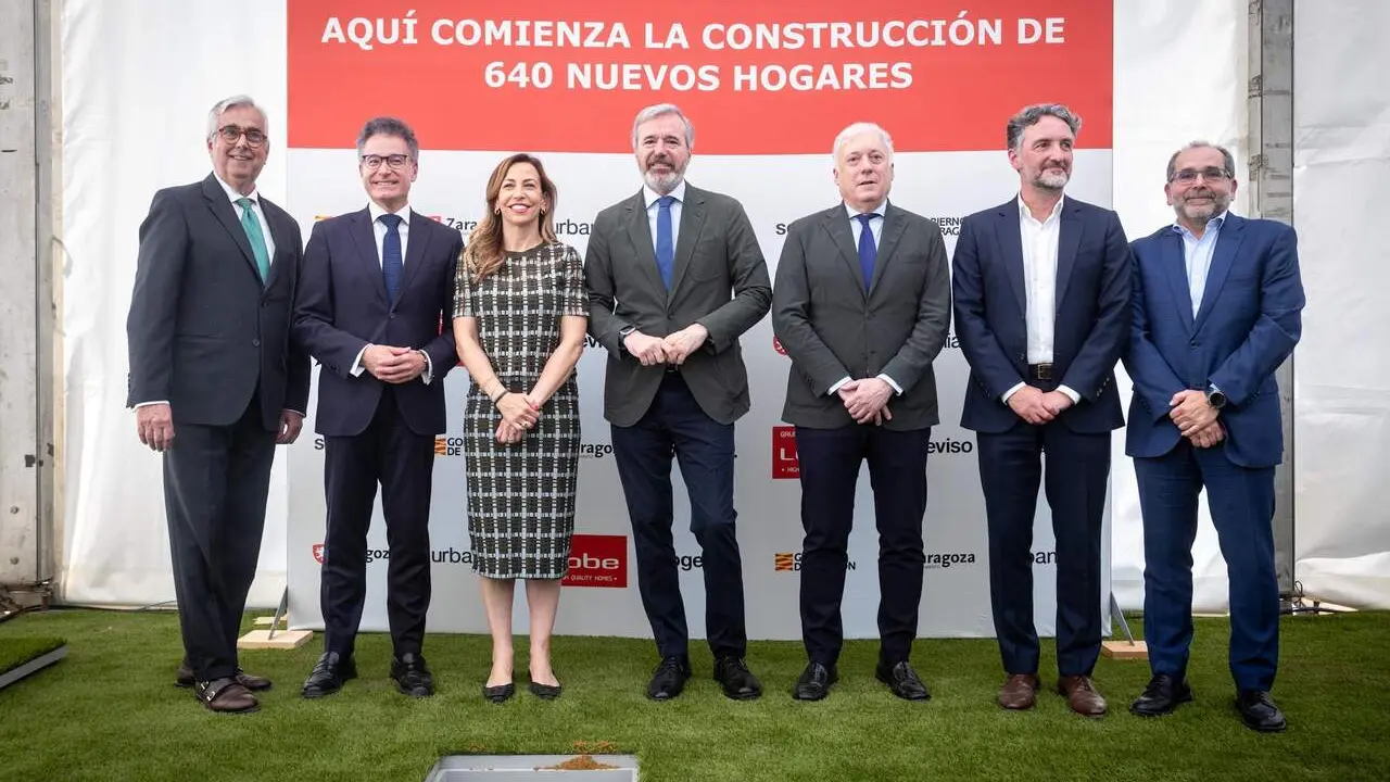 La puesta de la primera piedra de la construcci&oacute;n de las viviendas de alquiler asequible entre Miralbueno y Rosales del Canal / AZ