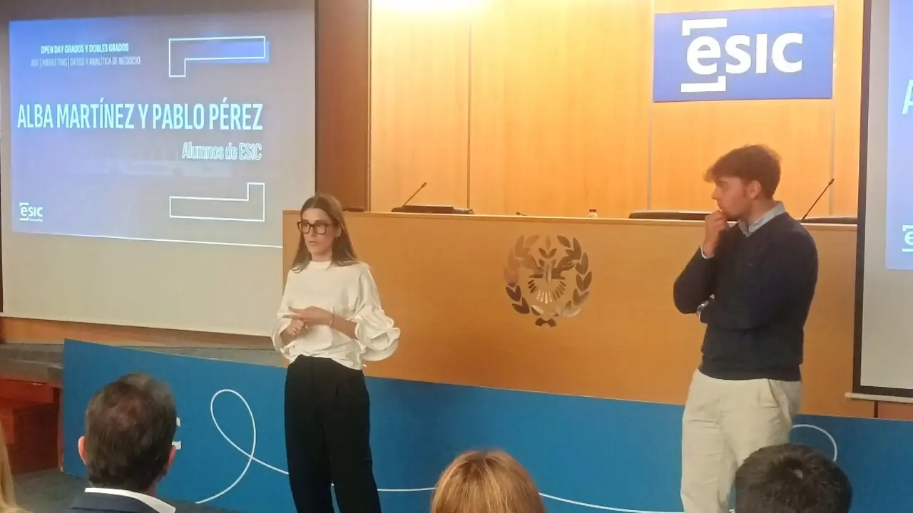 Alba Mart&iacute;nez y Pablo P&eacute;rez, alumnos de ESIC University
