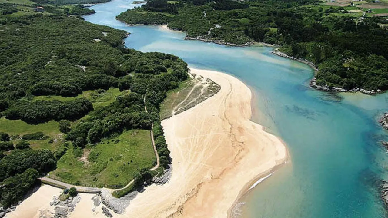 Playa de La Arena (Isla, Cantabria)