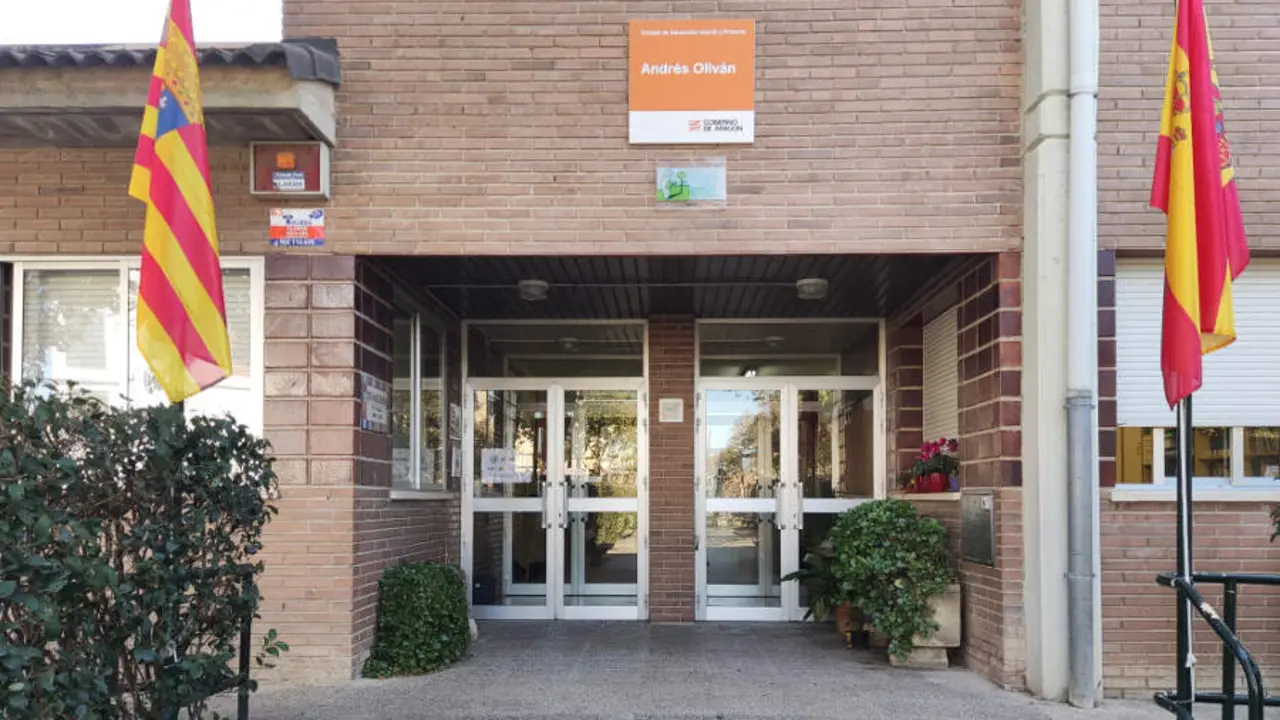 Colegio Andr&eacute;s Oliv&aacute;n de San Juan de Mozarrifar.