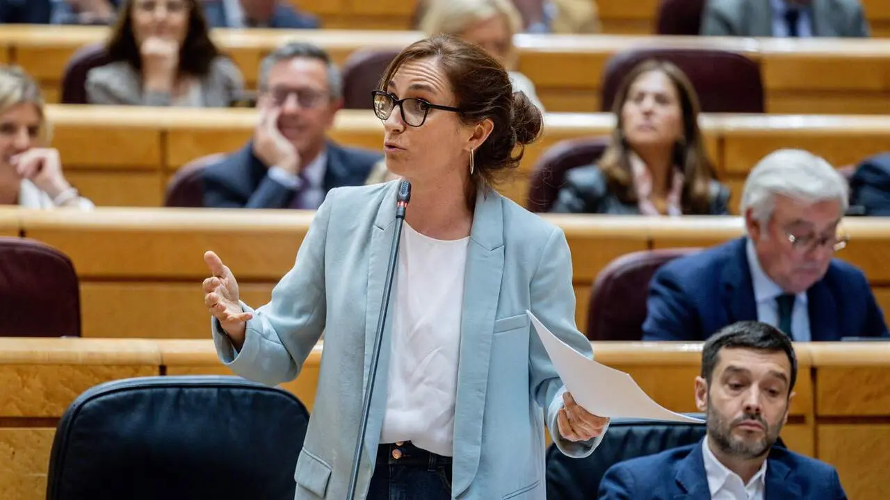 Imagen de archivo de la ministra de Sanidad, M&oacute;nica Garc&iacute;a, durante una sesi&oacute;n plenaria del Senado. / EP