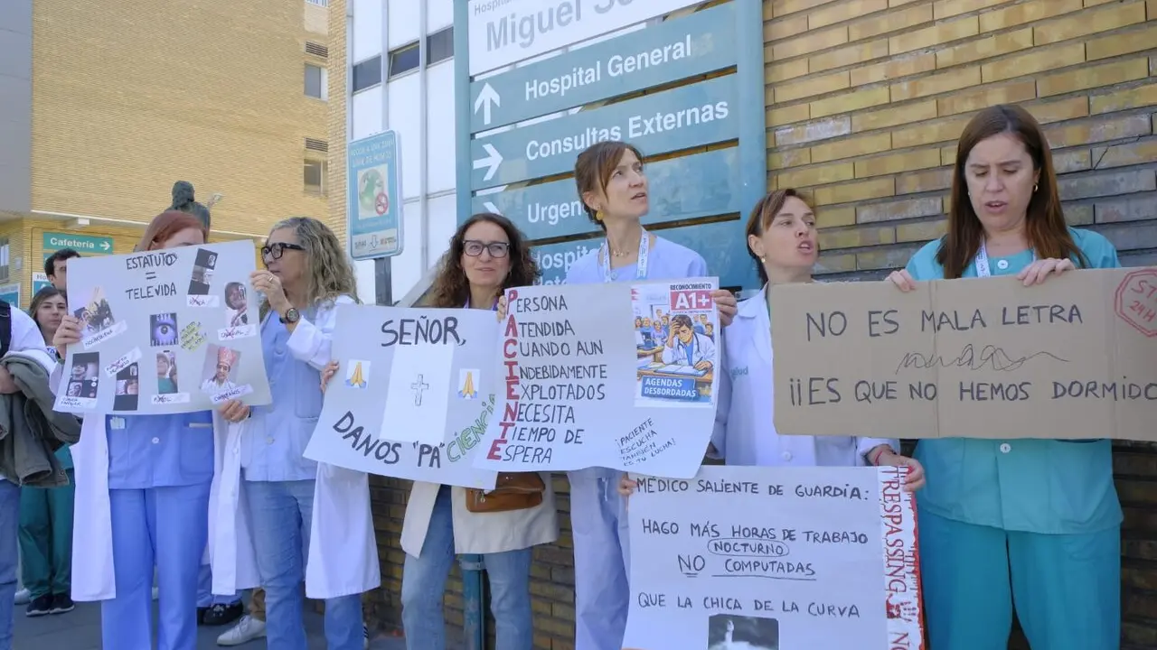 Concentraci&oacute;n ante el hospital Miguel Servet.