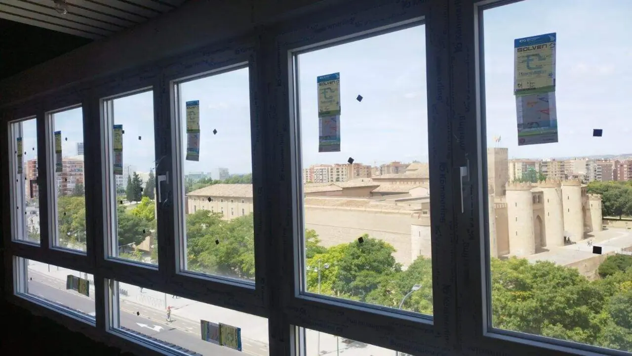 Cerramiento instalado por Dikter Ventanas en una terraza de Zaragoza. / HA