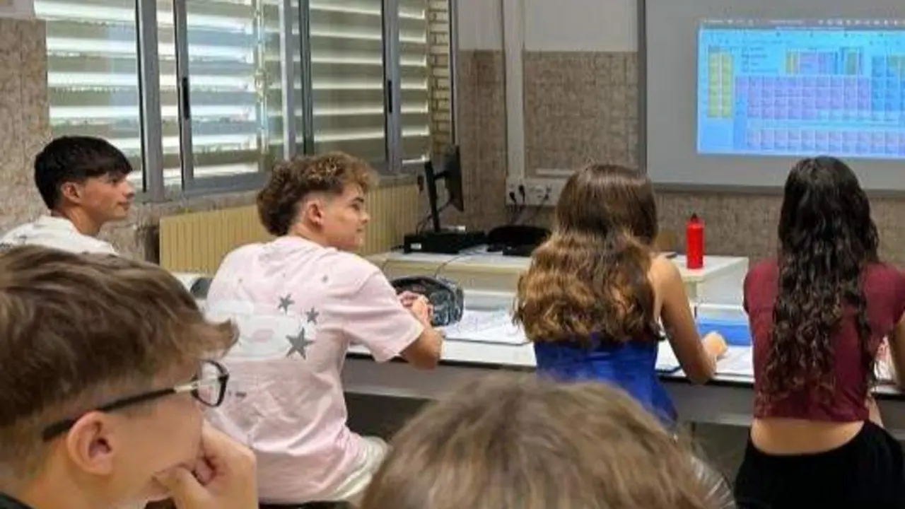 Clase de Bachillerato de Investigaci&oacute;n y Excelencia en el IES Picarral. / Gobierno de Arag&oacute;n