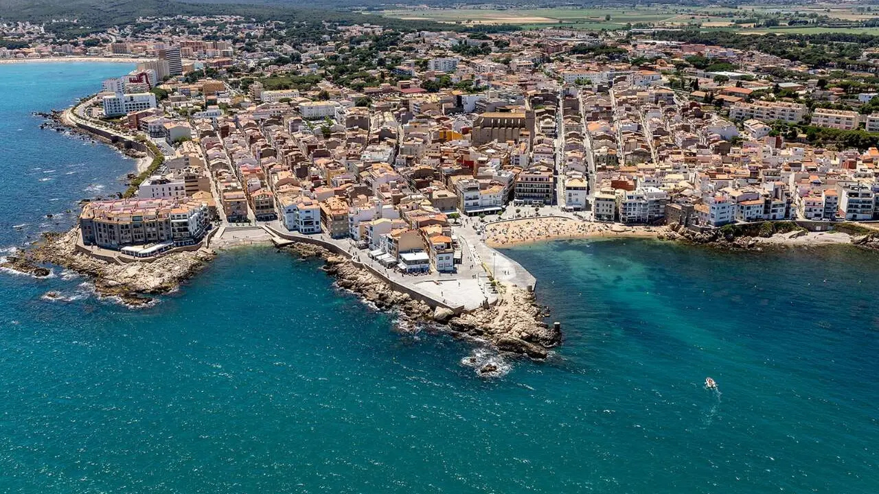 Vista a&eacute;rea de L'Escala, en Gerona / Web Oficial de Turismo de L'Escala-Empuries