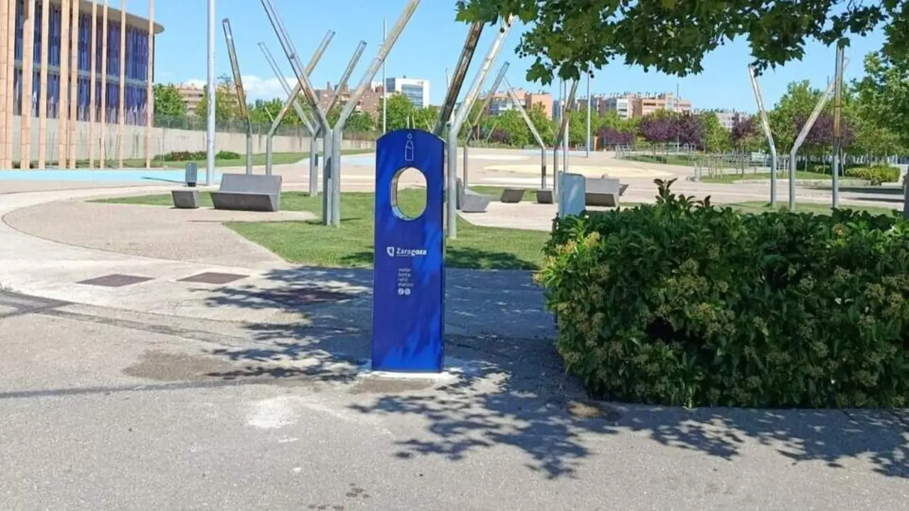 Dispensador de agua fresca en el Frente Fluvial. /AZ