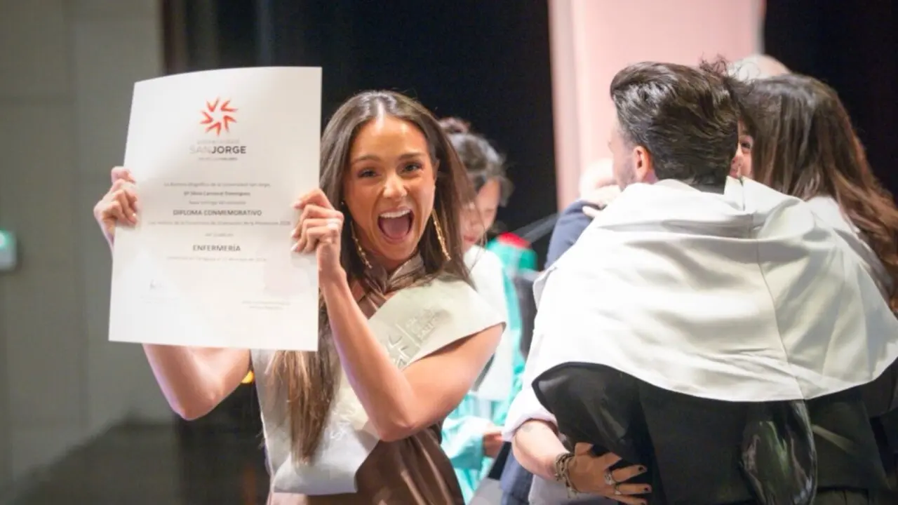 Las mejores im&aacute;genes de la emoci&oacute;n y los discursos de la ceremonia de la USJ de Ciencias de Salud