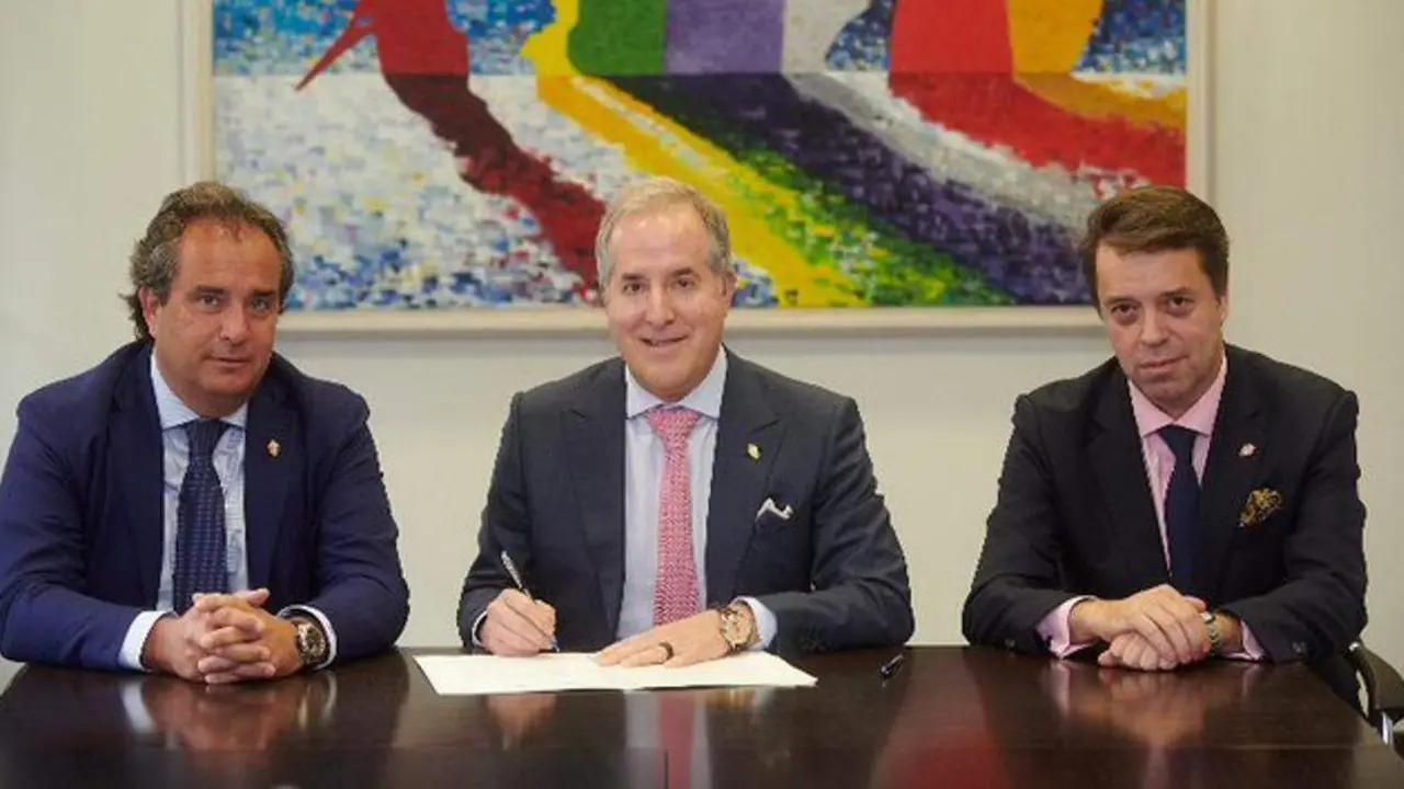 El d&iacute;a que se materializ&oacute; la compra del Real Zaragoza por parte de Jorge Mas, Juan Forc&eacute;n, Jim Carpenter, Gustavo Serpa, Joseph Ourghoulian y el resto de accionistas del Real Zaragoza LLC / Tino Gil
