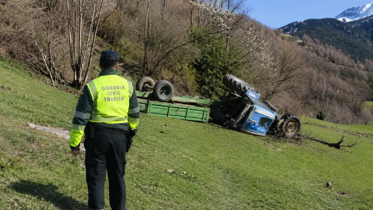 El accidente del tractor en Sobrarbe.
- GUARDIA CIVIL