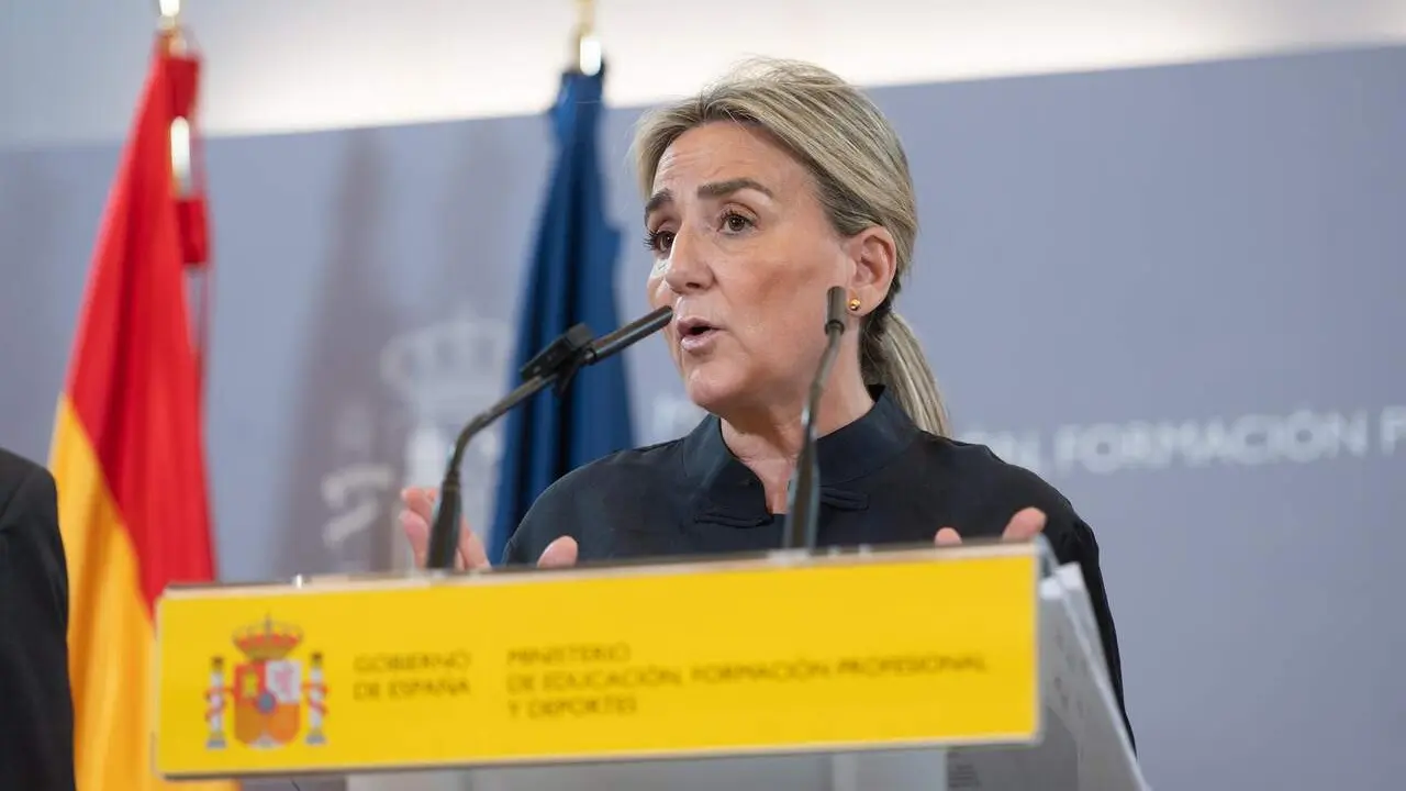 La ministra de Educaci&oacute;n, Formaci&oacute;n Profesional y Deportes, Milagros Tol&oacute;n, ofrece una rueda de prensa antes de la Conferencia Sectorial de Educaci&oacute;n, en el Ministerio de Educaci&oacute;n, Formaci&oacute;n Profesional y Deportes, a 3 de junio de 2026, en Madrid (Espa&ntilde;a) / EP