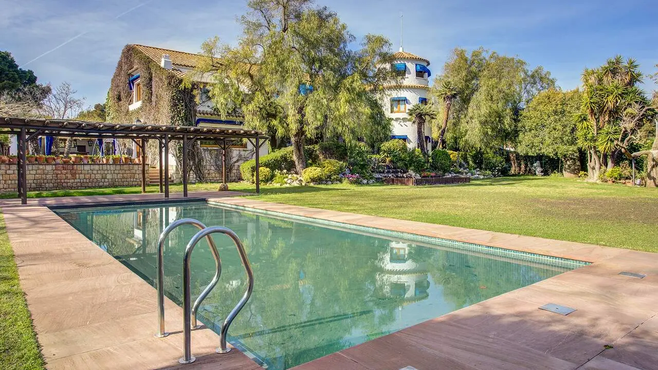 La hist&oacute;rica villa diplom&aacute;tica de Roger Tur Pallier, del 1947,  est&aacute; a la venta en Sitges / Walter Haus