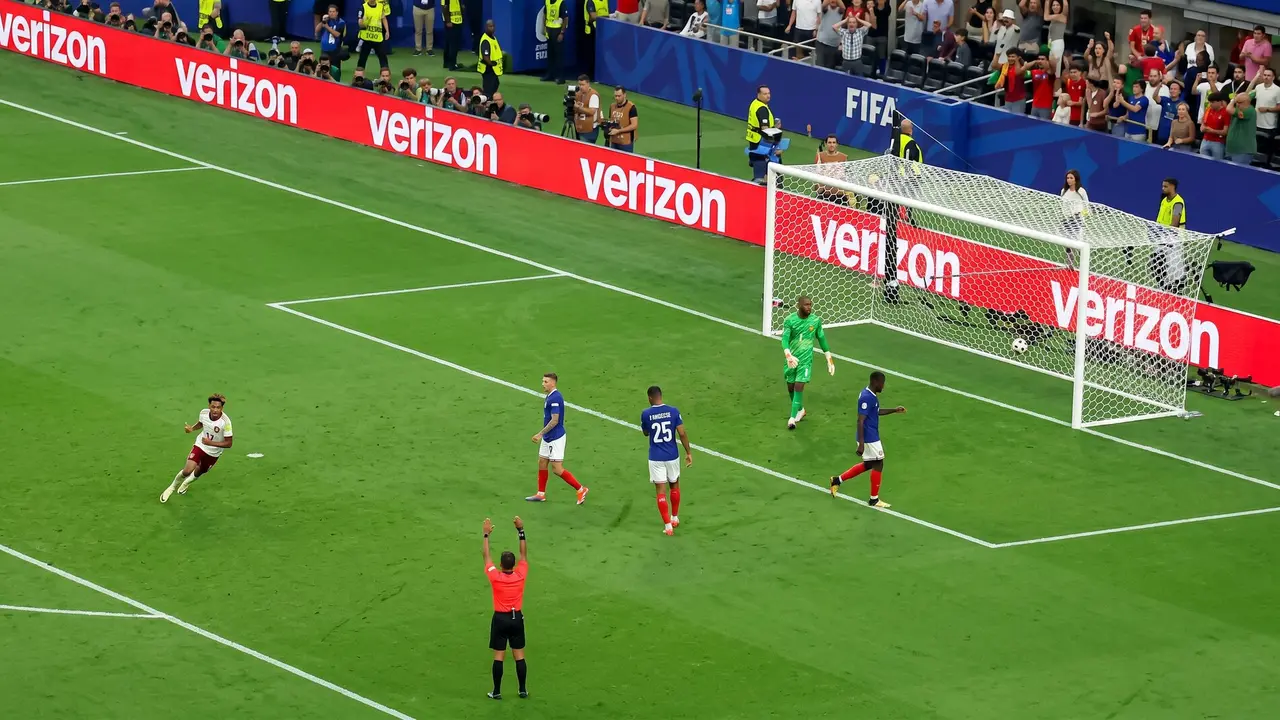Gol anulado a Lamine ante Francia