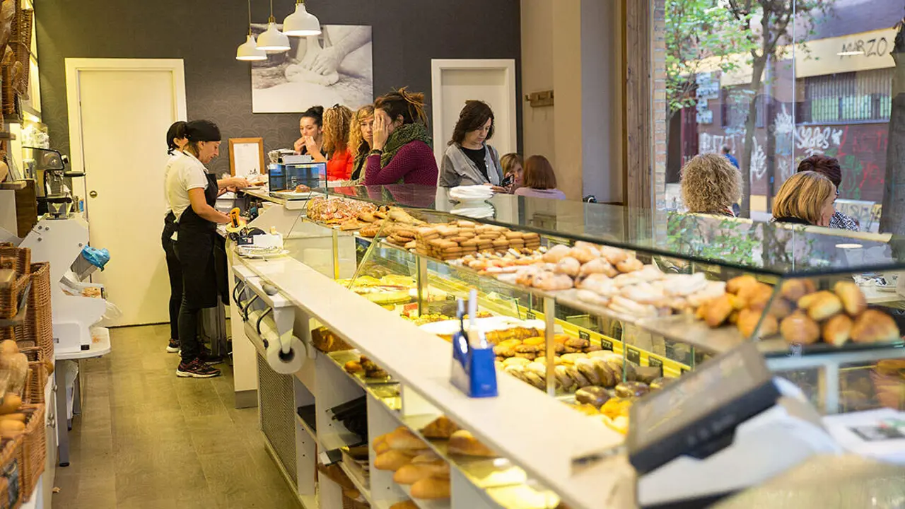 Panader&iacute;a Sim&oacute;n en Zaragoza / SIMON