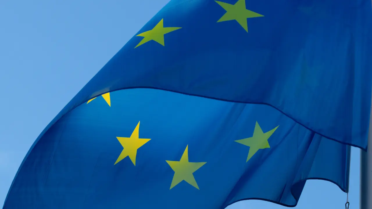 Alerta de la Uni&oacute;n Europea: el cambio en el l&iacute;mite de los pagos en efectivo que llega en 2027.