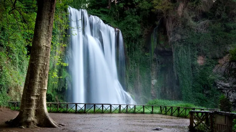 Una de las cascadas del Parque Jard&iacute;n Hist&oacute;rico del Monasterio de Piedra