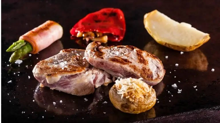 El Solomillo de ternera en salsa de foie y Pedro Xim&eacute;nez es una de las propuestas de Saborea la vida para celebrar la Navidad / SLV