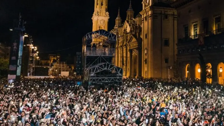 Las fiestas sacan a miles de personas a la calle / HA