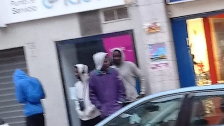 Imagen de varios de los migrantes subsaharianos que llegaron el pasado 19 de octubre a Sabi&ntilde;&aacute;nigo / Cedida 