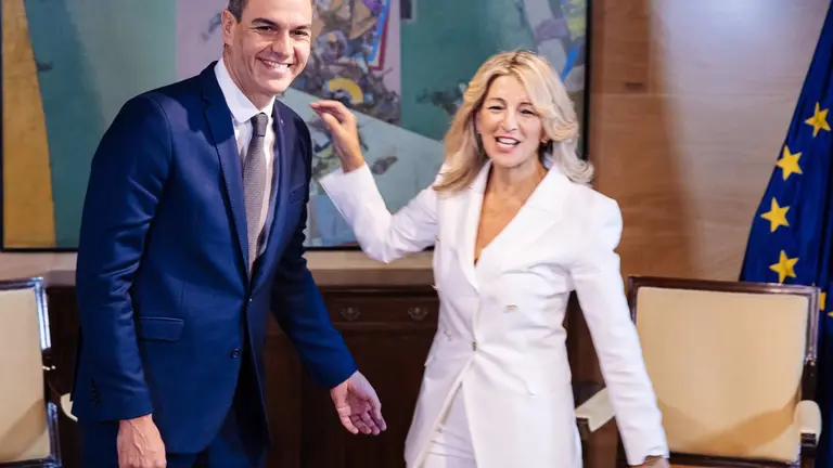 El secretario general del PSOE y presidente del Gobierno en funciones, Pedro S&aacute;nchez, y la ministra de Trabajo y Econom&iacute;a Social en funciones, Yolanda D&iacute;az / Carlos Luj&aacute;n / Europa Press
