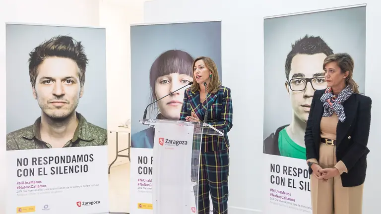 La alcaldesa de Zaragoza, Natalia Chueca, y la consejera municipal de Pol&iacute;ticas Sociales y concejal delegada de Igualdad en el Ayuntamiento, Marian Or&oacute;s, en la Casa de la Mujer. / Daniel Marcos