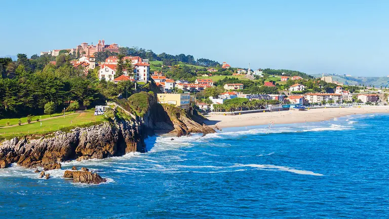 Comillas ha sido reconocido como el pueblo m&aacute;s bonito de Espa&ntilde;a y el que m&aacute;s bares tiene