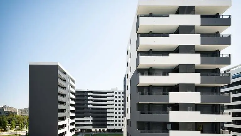 Flumen Plus es el primer edificio VPO certificado Passivhaus Plus / Grupo Lobe